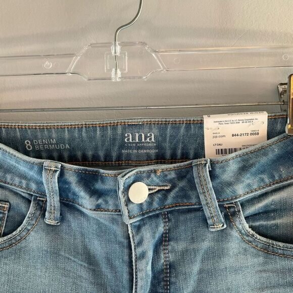 a.n.a. Midrise Denim Bermuda Shorts, 8. NWT. Light Wash Jorts - Picture 4 of 7